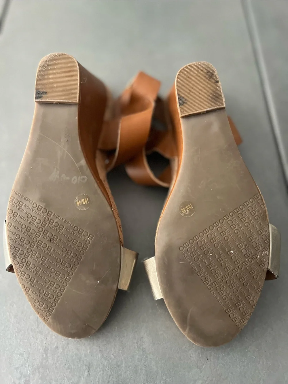 BCBGeneration Brown Cork Wedge Sandals Metallic Strap Casual Resort Size 10